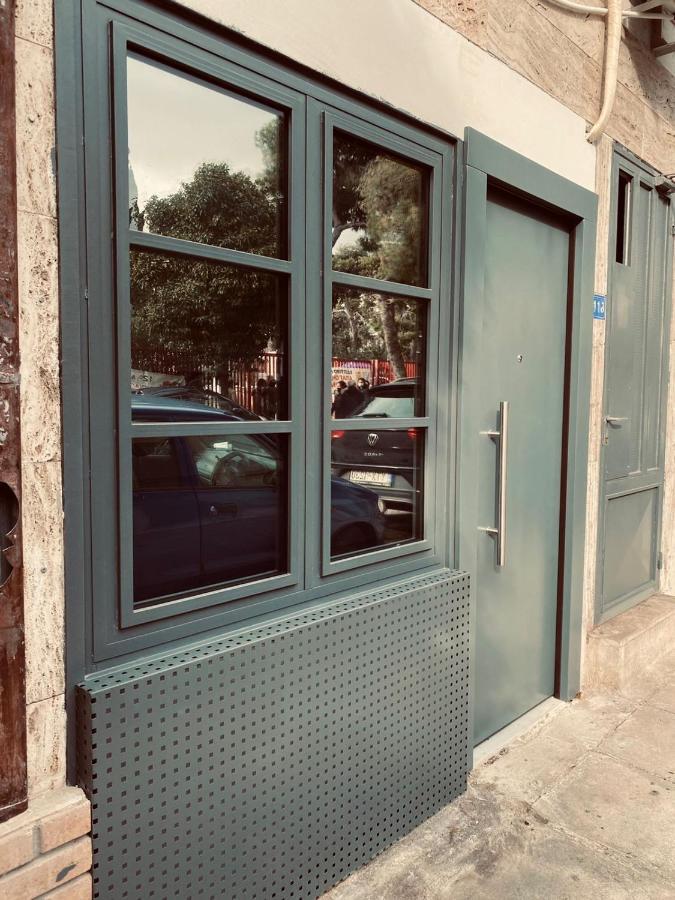 Small Meisonette Near The Metro Vipgreece Athens Exterior photo